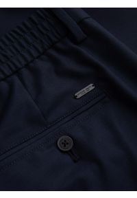 Ombre Clothing - Męskie spodnie chino z gumką w pasie SLIM FIT - granatowe V3 - Rozmiar: XL. Okazja: na co dzień. Kolor: niebieski. Materiał: guma, wiskoza, tkanina, poliester, materiał, bawełna. Styl: casual, elegancki #4