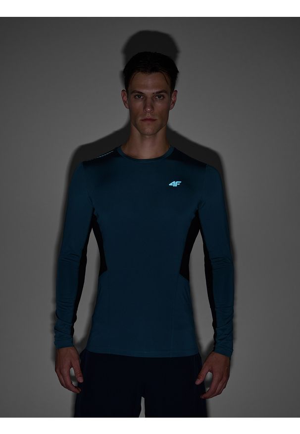4f - 4F Longsleeve do biegania szybkoschnący męski - zielony M. Kolor: zielony. Materiał: włókno, elastan, dzianina, materiał, poliester. Długość rękawa: długi rękaw. Długość: krótkie. Wzór: gładki, ze splotem. Sport: bieganie, fitness
