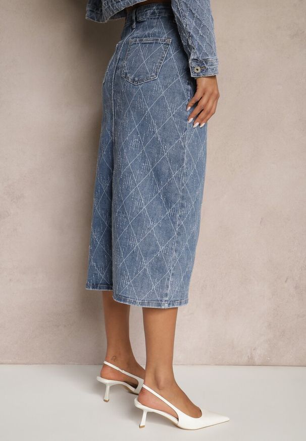 Renee - Niebieska Spódnica Jeansowa z Bawełny High Waist Ozdobiona Przetarciami Carithwen. Okazja: na co dzień. Stan: podwyższony. Kolor: niebieski. Materiał: bawełna, jeans. Wzór: aplikacja. Styl: casual, elegancki