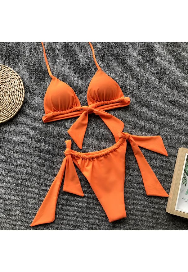 Intica - Bikini wiązane z regulacją na lato nad wodę Kelcy. Kolor: pomarańczowy. Materiał: materiał. Wzór: gładki