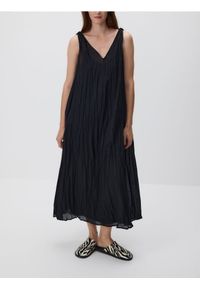 Reserved - Sukieka midi z tkaniną ramia - czarny. Kolor: czarny. Materiał: tkanina. Długość: midi #1