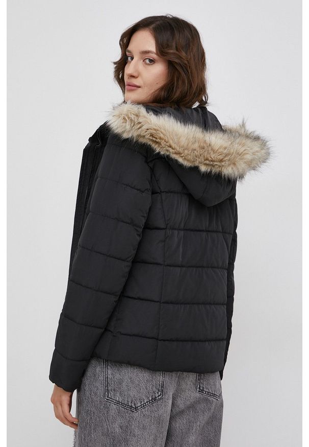 Vero Moda - Kurtka. Kolor: czarny. Materiał: futro, poliester
