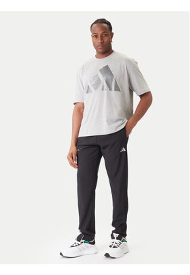 Adidas - adidas Spodnie dresowe Training Essentials Holiday JM5441 Czarny Regular Fit. Kolor: czarny. Materiał: syntetyk