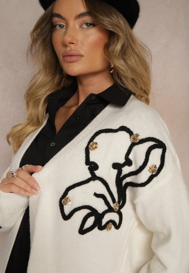Renee - Jasnobeżowy Kardigan Nierozpinany z Kieszeniami i Cekinami Firizelle. Okazja: na co dzień, na spotkanie biznesowe. Kolor: beżowy. Materiał: jeans. Styl: elegancki, biznesowy, wizytowy, casual