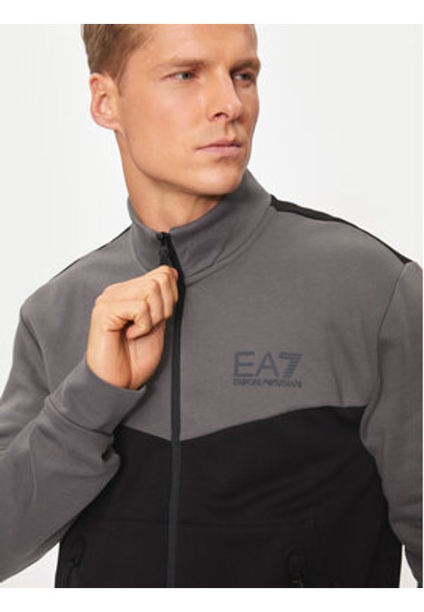 EA7 Emporio Armani Dres 6DPV60 PJVTZ 1200 Czarny Regular Fit. Kolor: czarny. Materiał: bawełna