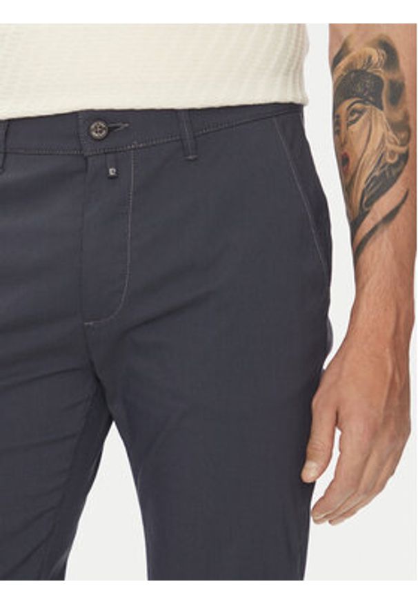 Pierre Cardin Chinosy C3 33730.1058 Granatowy Slim Fit. Kolor: niebieski. Materiał: bawełna