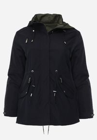 Born2be - Granatowo-Zielona Dwustronna Kurtka Przejściowa w Stylu Parki z Kapturem Tidala. Okazja: na co dzień. Typ kołnierza: kaptur. Kolekcja: plus size. Kolor: niebieski. Materiał: poliester, jeans, materiał. Wzór: aplikacja. Styl: casual, klasyczny #1