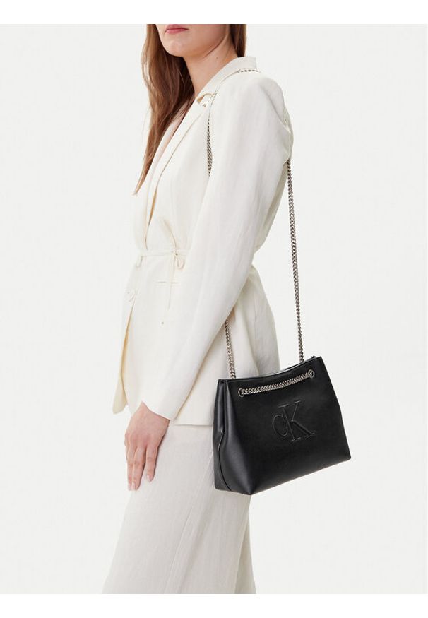 Calvin Klein Jeans Torebka Sculpted Chain Shoulder Bag LV04K3163G Czarny. Kolor: czarny. Materiał: skórzane