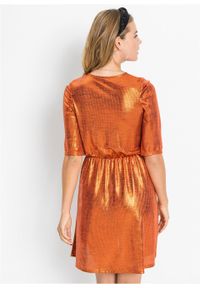 Sukienka z brokatowym połyskiem i założeniem kopertowym bonprix czerwony miedziany metaliczny. Kolor: pomarańczowy. Typ sukienki: kopertowe #2