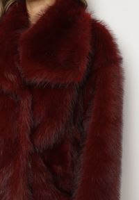 Born2be - Bordowa Futrzana Kurtka z Szerokim Kołnierzem Merionnie. Kolor: czerwony. Materiał: futro. Styl: elegancki