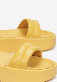 Born2be - Żółte Sandały Physateia. Nosek buta: okrągły. Zapięcie: pasek. Kolor: żółty. Wzór: jednolity. Obcas: na platformie