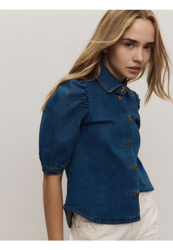 Reserved - Jeansowa koszula z ozdobnymi guzikami - niebieski. Kolor: niebieski. Materiał: jeans