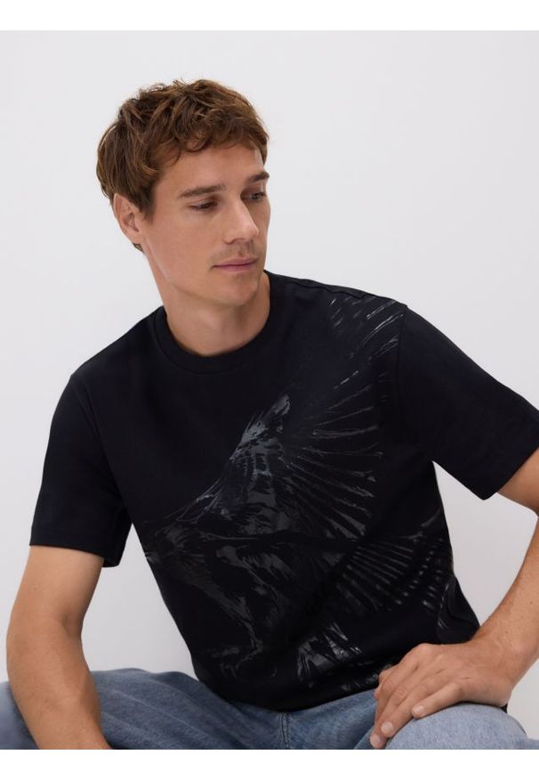 Reserved - T-shirt comfort z nadrukiem - czarny. Kolor: czarny. Materiał: dzianina, bawełna. Wzór: nadruk