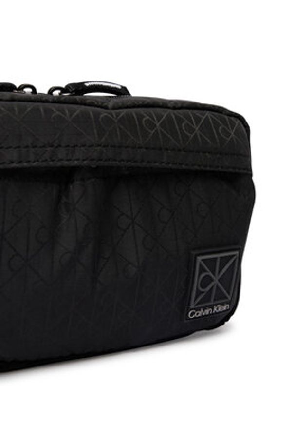 Calvin Klein Kosmetyczka Emblem Aop Washbag LV04D1208G Czarny. Kolor: czarny. Materiał: materiał