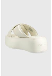 Calvin Klein klapki skórzane BUBBLE SLIDE - PAT damskie kolor biały na platformie HW0HW01469. Kolor: biały. Materiał: skóra. Wzór: gładki. Obcas: na platformie #4