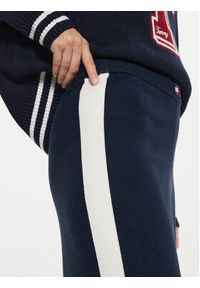 Tommy Jeans Spodnie materiałowe Badge DW0DW18532 Granatowy Wide Leg. Kolor: niebieski. Materiał: syntetyk, wiskoza #2