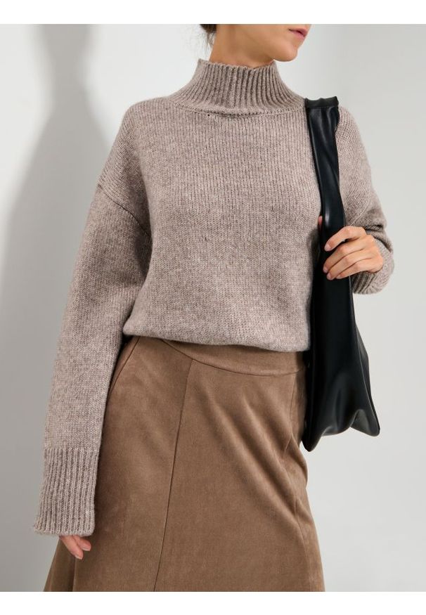 Sinsay - Prążkowany golf - brązowy. Typ kołnierza: golf. Kolor: brązowy. Materiał: prążkowany