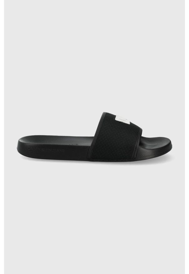 Calvin Klein Jeans klapki męskie kolor czarny. Kolor: czarny. Materiał: materiał, guma. Obcas: na obcasie. Wysokość obcasa: niski