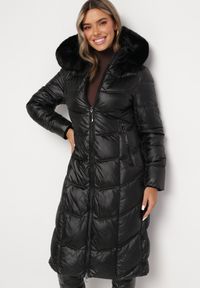 Born2be - Czarna Pikowana Kurtka Płaszcz za Kolano z Kapturem i Futerkiem Naelora. Typ kołnierza: kaptur. Kolor: czarny. Materiał: futro #5