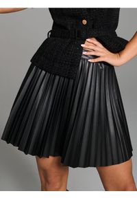 Sinsay - Spódnica mini plisowana - czarny. Kolor: czarny #1