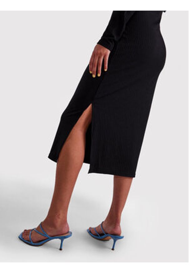 Pieces Sukienka codzienna Kylie 17126214 Czarny Slim Fit. Okazja: na co dzień. Kolor: czarny. Materiał: syntetyk, wiskoza. Typ sukienki: proste. Styl: casual