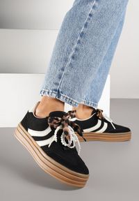Born2be - Czarne Sneakersy w Stylu Tenisówek na Grubej Podeszwie z Tłoczeniem i Perłami Asortte. Okazja: na co dzień. Kolor: czarny. Materiał: jeans