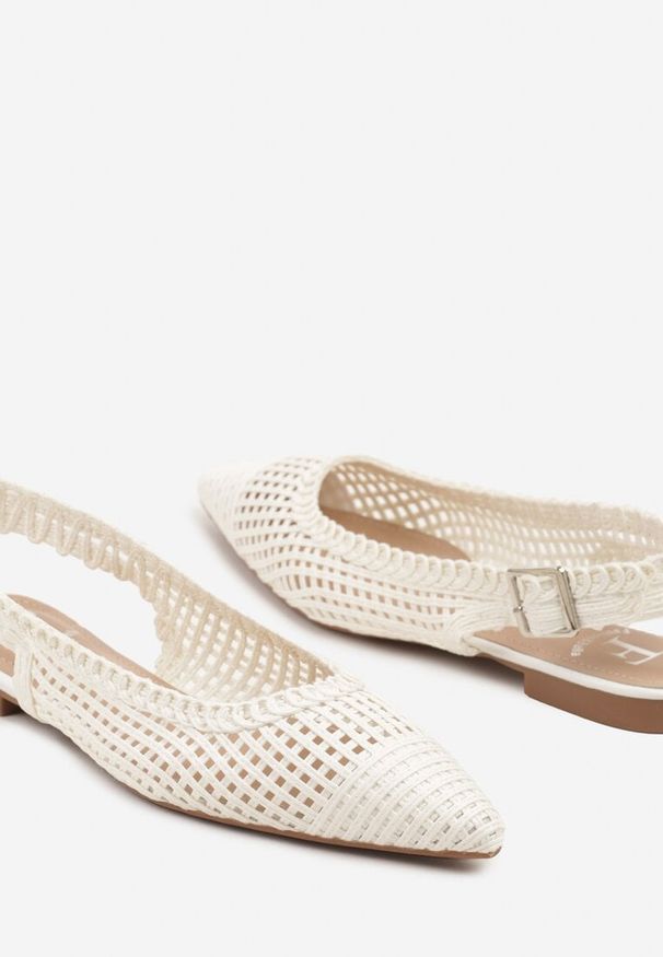 Born2be - Białe Sandały Slingback z Noskiem w Szpic z Ażurowej Plecionki Tillirune. Okazja: na co dzień. Kolor: biały. Materiał: len, jedwab. Wzór: ażurowy. Obcas: na obcasie. Styl: elegancki, casual. Wysokość obcasa: niski