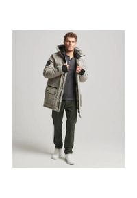 Pikowana parka Superdry City. Kolor: szary. Sezon: zima. Styl: sportowy #2