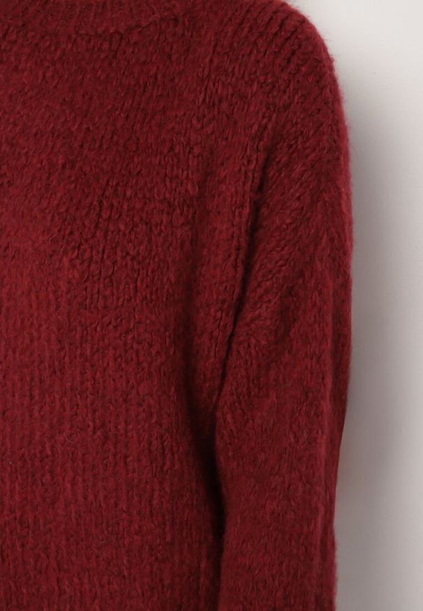 Born2be - Bordowy Sweter o Klasycznym Prostym Kroju z Domieszką Wełny i Wiskozy Sezisya. Okazja: na co dzień. Kolor: czerwony. Materiał: wełna, wiskoza. Długość rękawa: długi rękaw. Długość: długie. Wzór: aplikacja. Sezon: zima, jesień. Styl: klasyczny