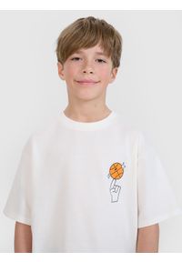 4f - 4F T-shirt oversize z nadrukiem chłopięcy - biały 152 (11-12 lat). Okazja: na co dzień. Kolor: biały. Materiał: dzianina, bawełna, jersey. Długość rękawa: krótki rękaw. Długość: krótkie. Wzór: nadruk. Sezon: lato. Styl: klasyczny, sportowy, casual