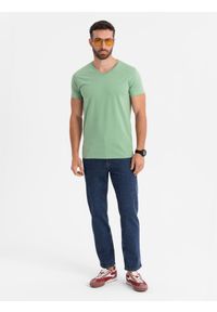 Ombre Clothing - Bawełniana klasyczna męska koszulka z dekoltem w serek BASIC – zielona V11 - Rozmiar: XL. Typ kołnierza: dekolt w serek. Kolor: zielony. Materiał: bawełna. Styl: klasyczny #6