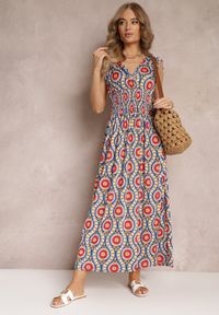 Renee - Niebiesko-Czerwona Rozkloszowana Sukienka z Wiskozy w Fantazyjny Print Karlene. Kolor: czerwony. Materiał: wiskoza. Wzór: nadruk. Styl: wakacyjny. Długość: maxi