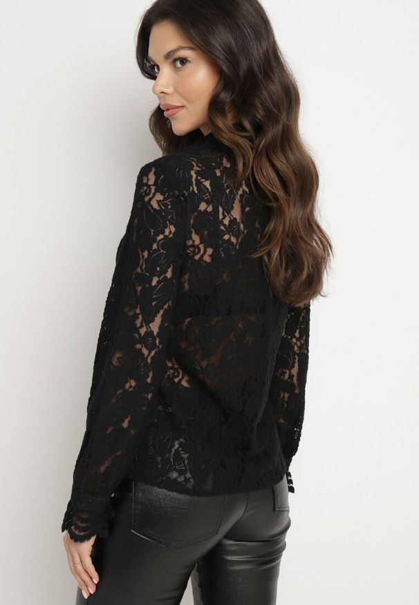 Born2be - Czarna Koronkowa Koszula Zapinana Analeta. Kolor: czarny. Materiał: koronka. Styl: elegancki