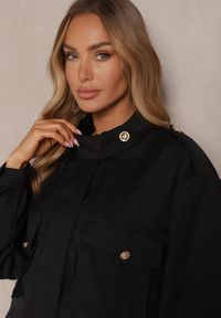 Renee - Czarna Pudełkowa Kurtka ze Stójką i Troczkiem w Pasie Zdobiona Guzikami Casalla. Okazja: na co dzień. Typ kołnierza: kołnierzyk stójkowy. Kolor: czarny. Materiał: jeans. Długość rękawa: długi rękaw. Długość: długie. Wzór: aplikacja. Styl: elegancki, casual #4