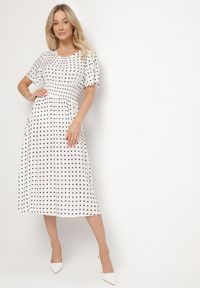 Born2be - Biała Sukienka z Bawełny Rozkloszowana w Kropki Toliennea. Okazja: na co dzień. Kolor: biały. Materiał: bawełna. Wzór: kropki. Styl: casual #5