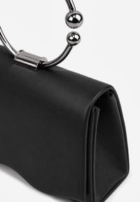 Renee - Czarna Torebka Kopertówka z Biżuteryjną Metaliczną Rączką i Łańcuszkiem Delatea. Kolor: czarny. Styl: elegancki, wizytowy #2