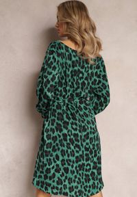 Renee - Zielona Mini Sukienka w Animal Print z Paskiem i Trójkątnym Dekoltem Walaamia. Kolor: zielony. Długość rękawa: długi rękaw. Wzór: nadruk. Typ sukienki: rozkloszowane. Długość: mini #4