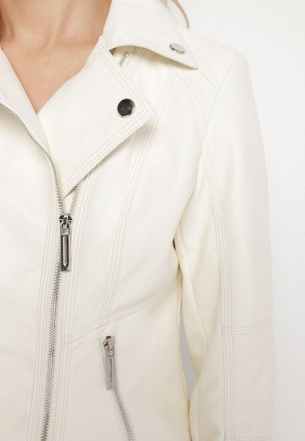 Born2be - Jasnobeżowa Kurtka Typu Ramoneska o Taliowanym Kroju z Kieszeniami Lorantha. Kolor: beżowy. Styl: klasyczny