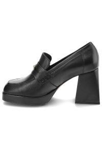 Czarne Półbuty Karino Eleganckie Skórzane Buty Na Obcasie. Okazja: na spotkanie biznesowe, na randkę. Zapięcie: bez zapięcia. Kolor: czarny. Materiał: skóra. Szerokość cholewki: normalna. Wzór: aplikacja. Obcas: na obcasie. Styl: elegancki. Wysokość obcasa: średni #6