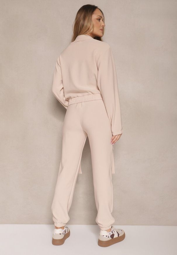 Renee - Jasnobeżowy Komplet Dresowy Utility Bluza Rozpinana i Spodnie z Kieszeniami Telinoria. Kolor: beżowy. Materiał: dresówka. Wzór: aplikacja