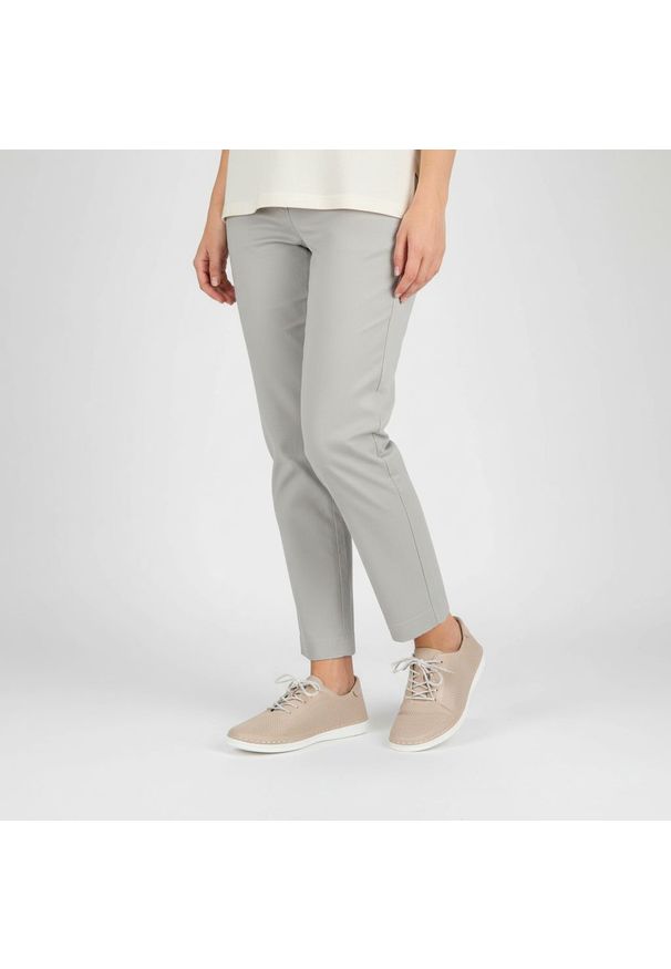 Półbuty damskie S.Barski, cholewka ze skóry naturalnej gładkiej z drobną perforacją klasyczne sznurowanie minimalistyczny fason zaokrąglony nosek, be. Okazja: na co dzień. Zapięcie: sznurówki. Kolor: beżowy. Materiał: skóra. Szerokość cholewki: normalna. Wzór: gładki. Styl: klasyczny