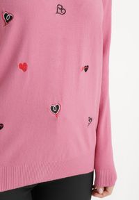 Born2be - Różowy Sweter z Kaszmirem i Naszywkami w Serca Juviena. Kolor: różowy. Materiał: kaszmir. Wzór: aplikacja