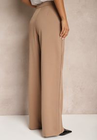 Renee - Ciemnobeżowe Spodnie z Wiskozą o Szerokim Kroju z Imitacją Kieszeni Zinnithria. Okazja: na co dzień. Kolor: beżowy. Materiał: wiskoza. Styl: casual, elegancki