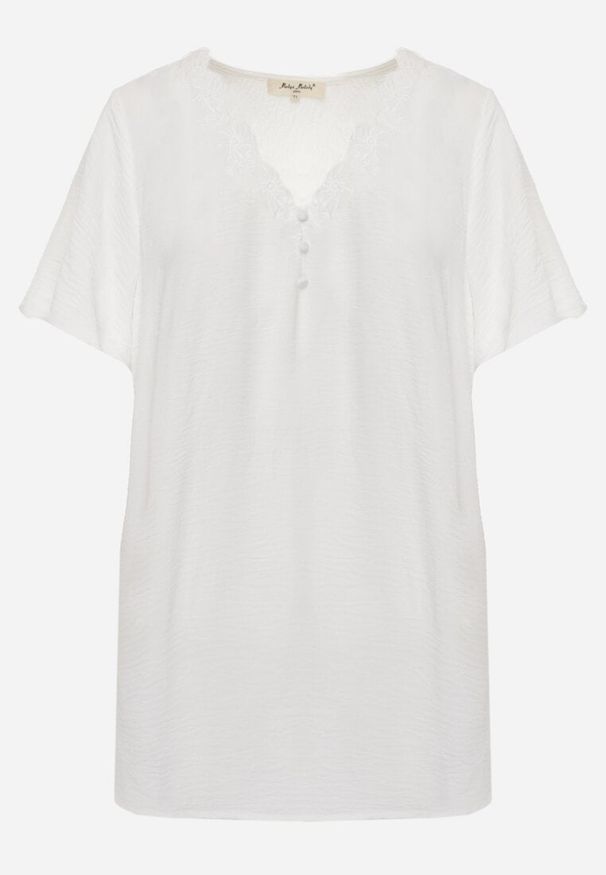 Renee - Biała Bluzka z Haftowanym Dekoltem i Krótkimi Rękawami Junelia. Kolor: biały. Długość rękawa: krótki rękaw. Długość: krótkie. Wzór: haft. Sezon: wiosna, lato