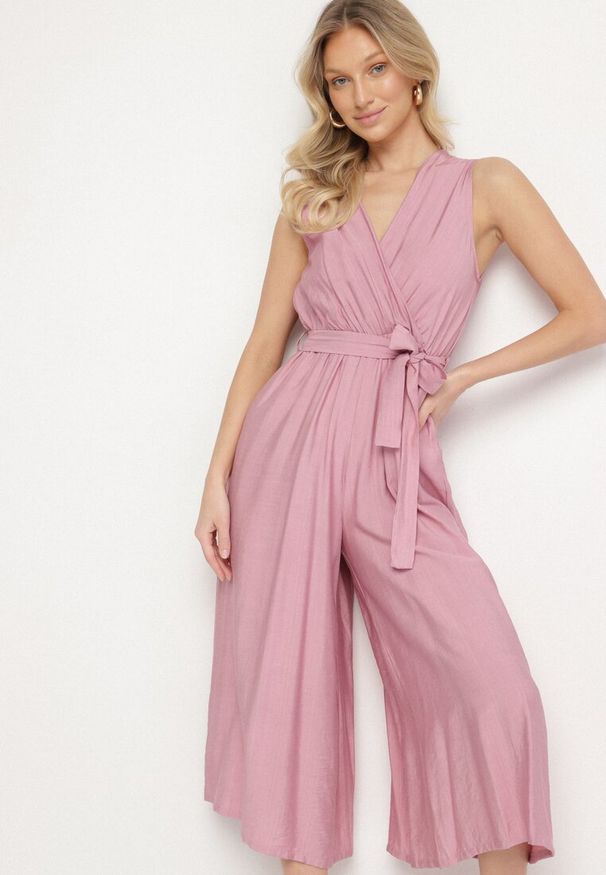 Born2be - Fioletowy Taliowany Kombinezon z Wiskozą i Paskiem Evithrae. Okazja: na co dzień. Kolor: fioletowy. Materiał: wiskoza. Styl: wizytowy, klasyczny, casual, elegancki