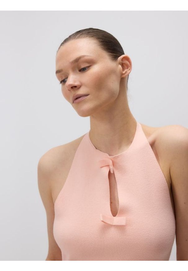 Reserved - Top z wiązaniem - pastelowy róż. Kolor: różowy. Materiał: wiskoza, dzianina