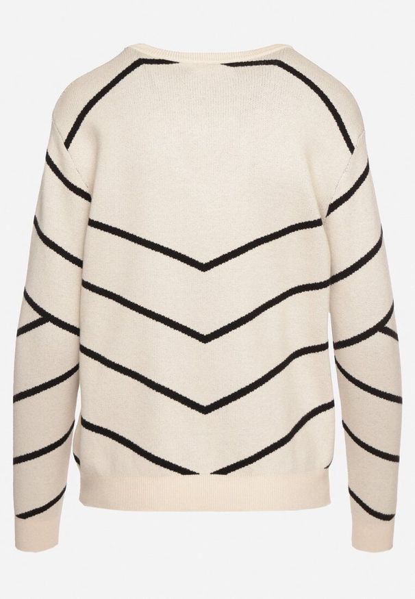 Born2be - Jasnobeżowy Sweter z Wiskozą w Geometryczny Wzór z Wycięciem w Kształcie Serca z Cyrkoniami Temilime. Okazja: na co dzień, na spotkanie biznesowe, do pracy. Kolor: beżowy. Materiał: wiskoza. Długość rękawa: długi rękaw. Długość: długie. Wzór: geometria. Styl: elegancki, biznesowy, casual
