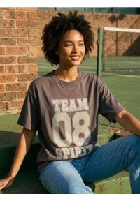 Sinsay - Bawełniana koszulka z napisem - szary. Kolor: szary. Materiał: bawełna. Wzór: napisy #1