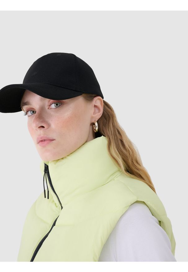 4f - 4F Bezrękawnik puchowy cropped z wypełnieniem syntetycznym damski - zielony XXL. Okazja: na co dzień. Typ kołnierza: kołnierzyk stójkowy. Kolor: zielony. Materiał: syntetyk, puch. Długość rękawa: bez rękawów. Długość: długie. Styl: klasyczny, casual, sportowy