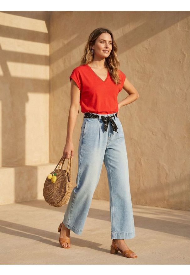 Sinsay - Koszulka z koronką z domieszką wiskozy - czerwony. Kolor: czerwony. Materiał: wiskoza, koronka. Wzór: koronka